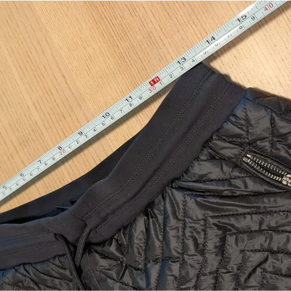 Athleta Apres Ski Shorts Womens 4 Black Quilted Nylon Wide Leg Relaxed Fit
